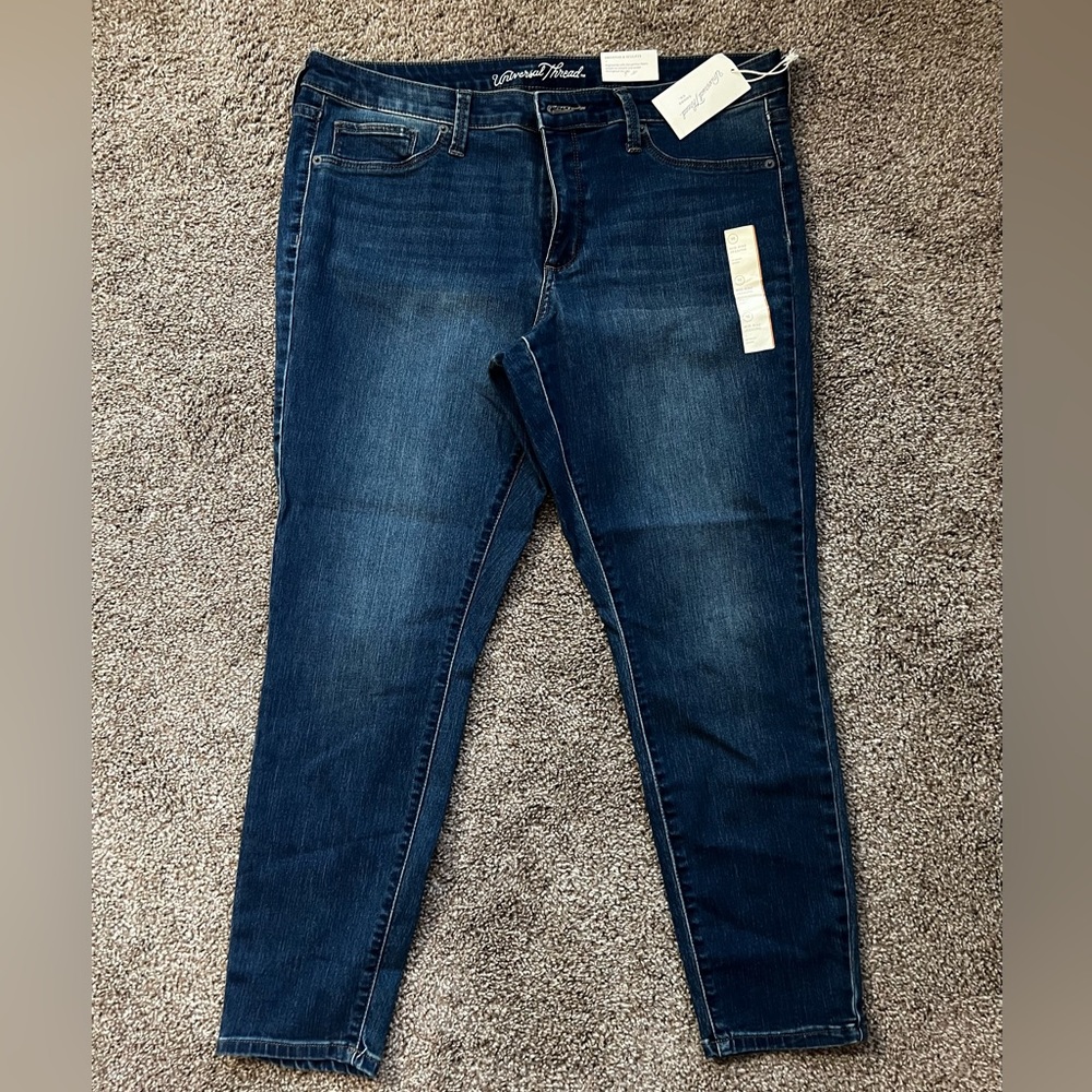 NWT mid rise jeggings.